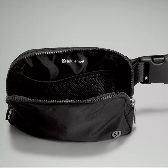 NWT Lululemon Everywhere Belt Bag Wordmark - Picture 4 of 7